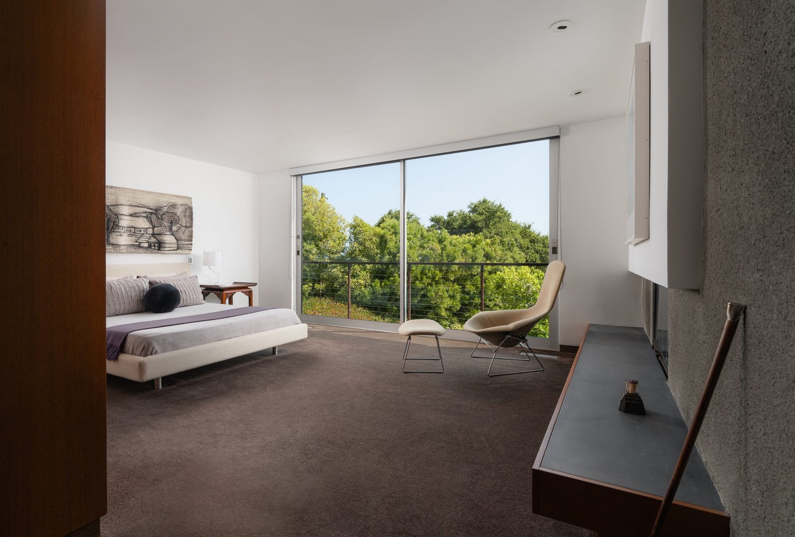 Minimalist bedroom
